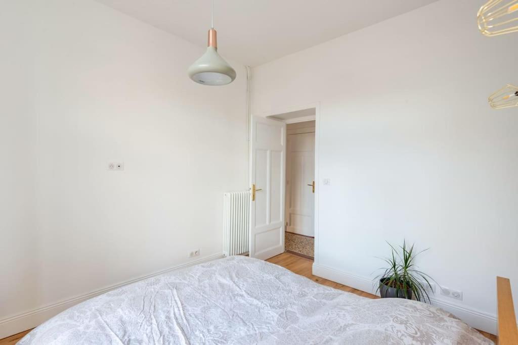 Apartment Appt F4 Neuf Lumineux, Centre Ville, Garage